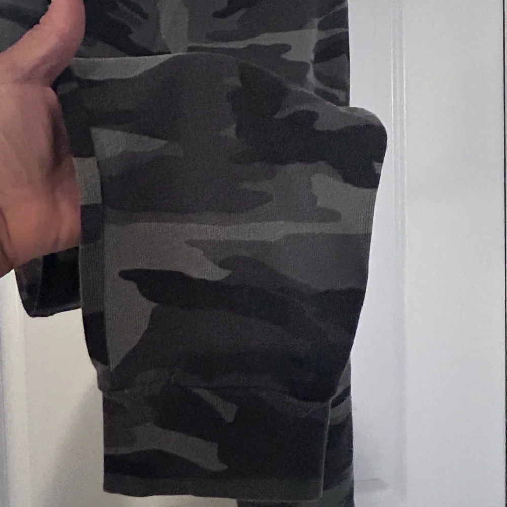 SPLENDID •  Green Camouflage Sweat Pants • Med • - Picture 4 of 12